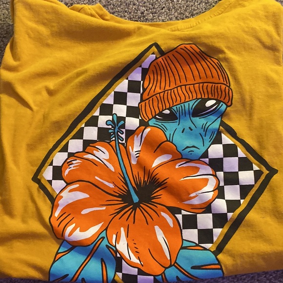 Cool graphic tee with alien and flowers. Lightly worn. - Picture 2 of 2